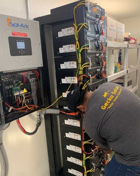 Integración de Almacenamiento de Baterías para Sistemas Solares